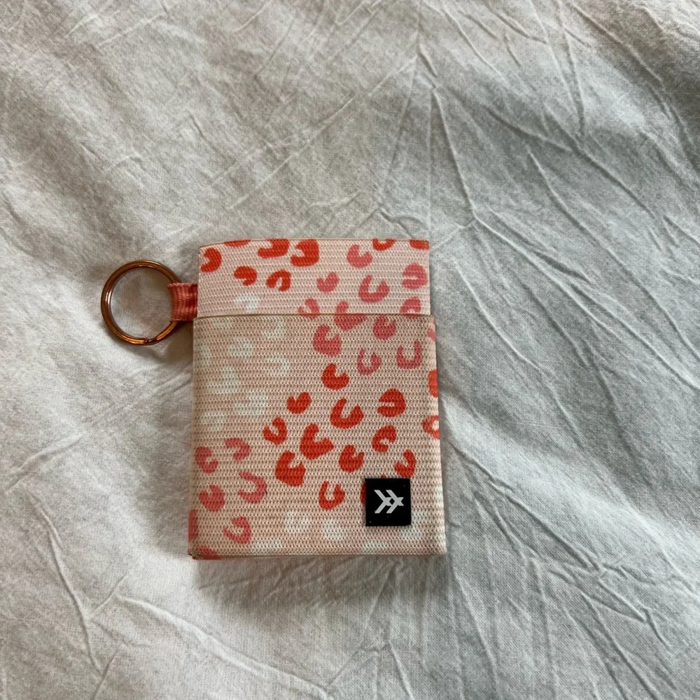 Thread Wallets Pink Leopard Elastic Wallet - Picture 2 of 5